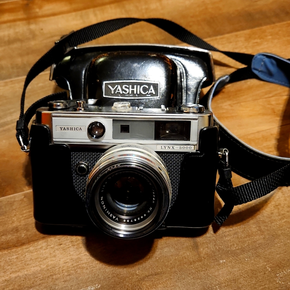 Yashica Lynx-5000 Vintage 35mm Camera - Black